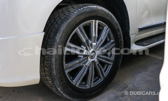 Acheter Import Voiture Toyota Land Cruiser Blanc à Import - Dubai, Artibonite Acheter Import Voiture Toyota Land Cruiser Blanc à Import - Dubai, Artibonite