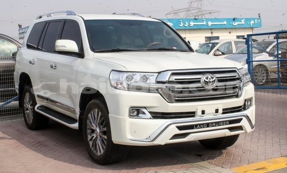 Acheter Import Voiture Toyota Land Cruiser Blanc à Import - Dubai, Artibonite Acheter Import Voiture Toyota Land Cruiser Blanc à Import - Dubai, Artibonite
