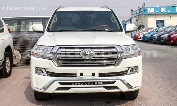 Acheter Import Voiture Toyota Land Cruiser Blanc à Import - Dubai, Artibonite Acheter Import Voiture Toyota Land Cruiser Blanc à Import - Dubai, Artibonite