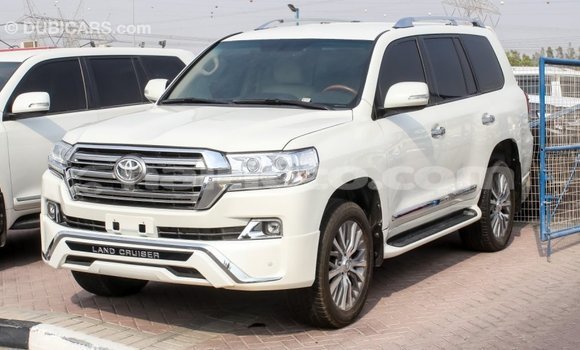 Acheter Import Voiture Toyota Land Cruiser Blanc à Import - Dubai, Artibonite Acheter Import Voiture Toyota Land Cruiser Blanc à Import - Dubai, Artibonite