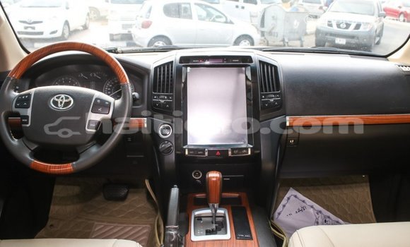 Acheter Import Voiture Toyota Land Cruiser Blanc à Import - Dubai, Artibonite Acheter Import Voiture Toyota Land Cruiser Blanc à Import - Dubai, Artibonite