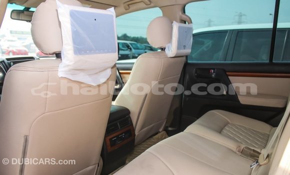 Acheter Import Voiture Toyota Land Cruiser Blanc à Import - Dubai, Artibonite Acheter Import Voiture Toyota Land Cruiser Blanc à Import - Dubai, Artibonite