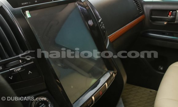 Acheter Import Voiture Toyota Land Cruiser Blanc à Import - Dubai, Artibonite Acheter Import Voiture Toyota Land Cruiser Blanc à Import - Dubai, Artibonite