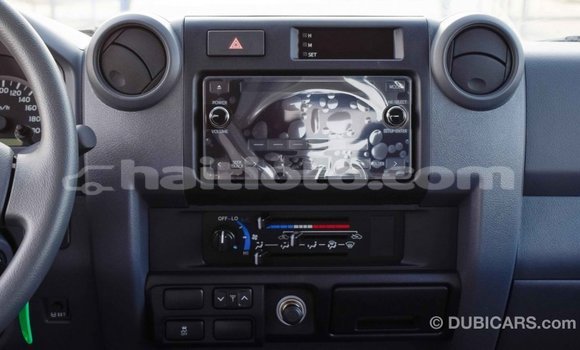 Acheter Import Voiture Toyota Land Cruiser Blanc à Import - Dubai, Artibonite Acheter Import Voiture Toyota Land Cruiser Blanc à Import - Dubai, Artibonite