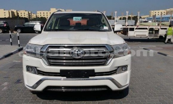 Acheter Import Voiture Toyota Land Cruiser Blanc à Import - Dubai, Artibonite Acheter Import Voiture Toyota Land Cruiser Blanc à Import - Dubai, Artibonite