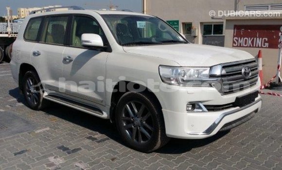 Acheter Import Voiture Toyota Land Cruiser Blanc à Import - Dubai, Artibonite Acheter Import Voiture Toyota Land Cruiser Blanc à Import - Dubai, Artibonite
