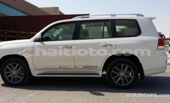 Acheter Import Voiture Toyota Land Cruiser Blanc à Import - Dubai, Artibonite Acheter Import Voiture Toyota Land Cruiser Blanc à Import - Dubai, Artibonite
