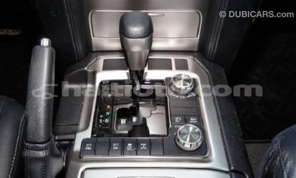 Acheter Import Voiture Toyota Land Cruiser Blanc à Import - Dubai, Artibonite Acheter Import Voiture Toyota Land Cruiser Blanc à Import - Dubai, Artibonite