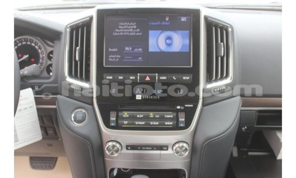 Acheter Import Voiture Toyota Land Cruiser Blanc à Import - Dubai, Artibonite Acheter Import Voiture Toyota Land Cruiser Blanc à Import - Dubai, Artibonite