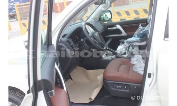 Acheter Import Voiture Toyota Land Cruiser Blanc à Import - Dubai, Artibonite Acheter Import Voiture Toyota Land Cruiser Blanc à Import - Dubai, Artibonite