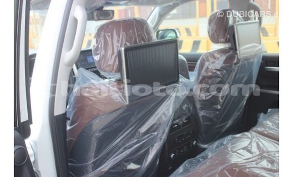 Acheter Import Voiture Toyota Land Cruiser Blanc à Import - Dubai, Artibonite Acheter Import Voiture Toyota Land Cruiser Blanc à Import - Dubai, Artibonite