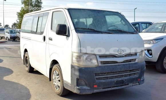 Acheter Import Voiture Toyota Hiace Blanc à Import - Dubai, Artibonite Acheter Import Voiture Toyota Hiace Blanc à Import - Dubai, Artibonite
