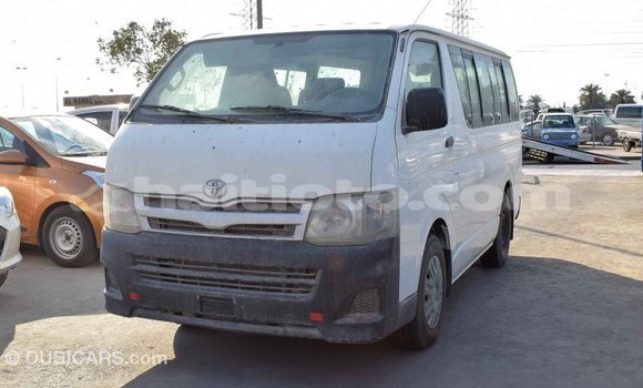 Acheter Import Voiture Toyota Hiace Blanc à Import - Dubai, Artibonite Acheter Import Voiture Toyota Hiace Blanc à Import - Dubai, Artibonite