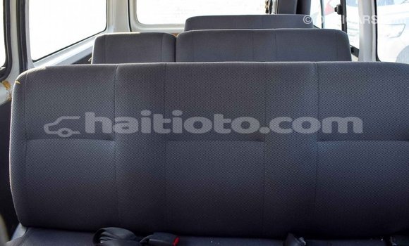 Acheter Import Voiture Toyota Hiace Blanc à Import - Dubai, Artibonite Acheter Import Voiture Toyota Hiace Blanc à Import - Dubai, Artibonite