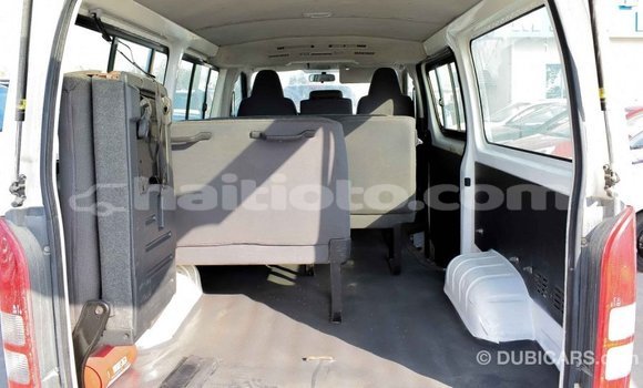 Acheter Import Voiture Toyota Hiace Blanc à Import - Dubai, Artibonite Acheter Import Voiture Toyota Hiace Blanc à Import - Dubai, Artibonite