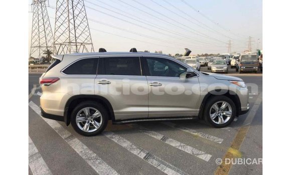 Acheter Import Voiture Toyota Highlander Beige à Import - Dubai, Artibonite Acheter Import Voiture Toyota Highlander Beige à Import - Dubai, Artibonite