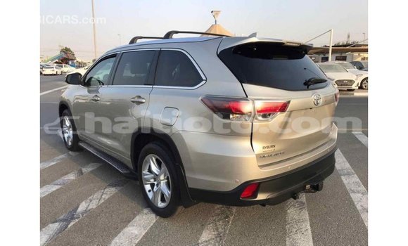 Acheter Import Voiture Toyota Highlander Beige à Import - Dubai, Artibonite Acheter Import Voiture Toyota Highlander Beige à Import - Dubai, Artibonite