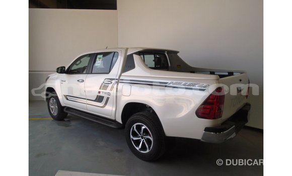 Acheter Import Voiture Toyota Hilux Blanc à Import - Dubai, Artibonite Acheter Import Voiture Toyota Hilux Blanc à Import - Dubai, Artibonite