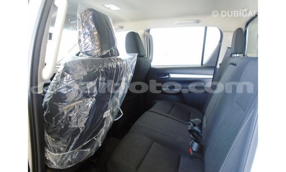 Acheter Import Voiture Toyota Hilux Blanc à Import - Dubai, Artibonite Acheter Import Voiture Toyota Hilux Blanc à Import - Dubai, Artibonite