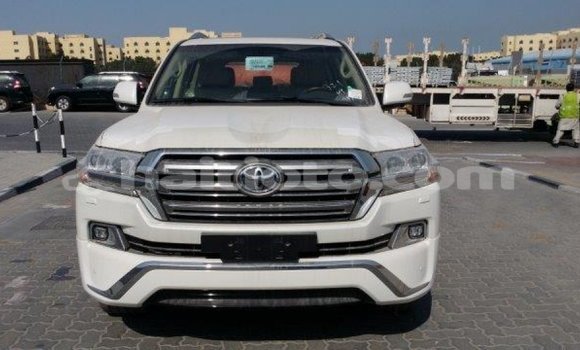 Acheter Import Voiture Toyota Land Cruiser Blanc à Import - Dubai, Artibonite Acheter Import Voiture Toyota Land Cruiser Blanc à Import - Dubai, Artibonite