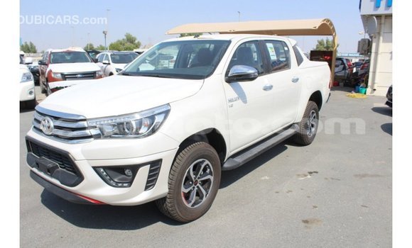 Acheter Import Voiture Toyota Hilux Blanc à Import - Dubai, Artibonite Acheter Import Voiture Toyota Hilux Blanc à Import - Dubai, Artibonite