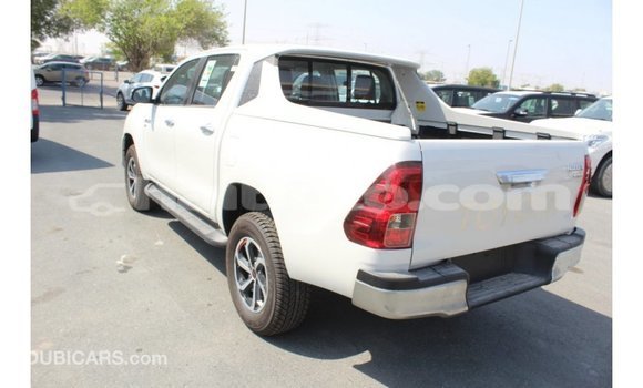 Acheter Import Voiture Toyota Hilux Blanc à Import - Dubai, Artibonite Acheter Import Voiture Toyota Hilux Blanc à Import - Dubai, Artibonite