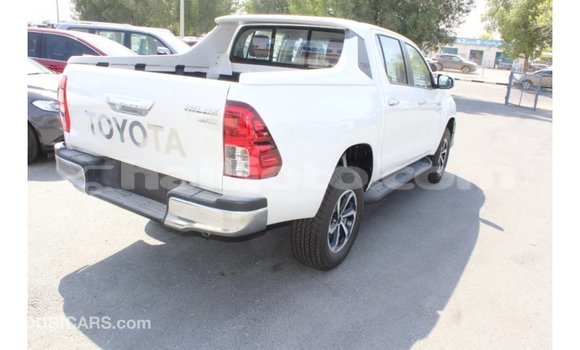 Acheter Import Voiture Toyota Hilux Blanc à Import - Dubai, Artibonite Acheter Import Voiture Toyota Hilux Blanc à Import - Dubai, Artibonite