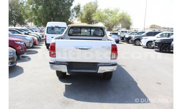 Acheter Import Voiture Toyota Hilux Blanc à Import - Dubai, Artibonite Acheter Import Voiture Toyota Hilux Blanc à Import - Dubai, Artibonite