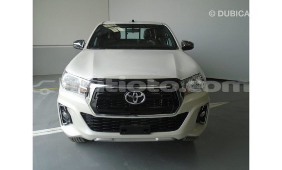 Acheter Import Voiture Toyota Hilux Blanc à Import - Dubai, Artibonite Acheter Import Voiture Toyota Hilux Blanc à Import - Dubai, Artibonite