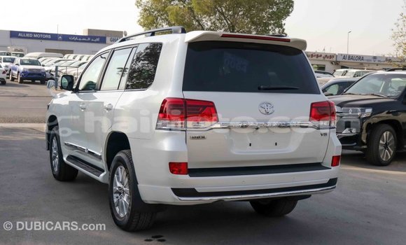 Acheter Import Voiture Toyota Land Cruiser Blanc à Import - Dubai, Artibonite Acheter Import Voiture Toyota Land Cruiser Blanc à Import - Dubai, Artibonite