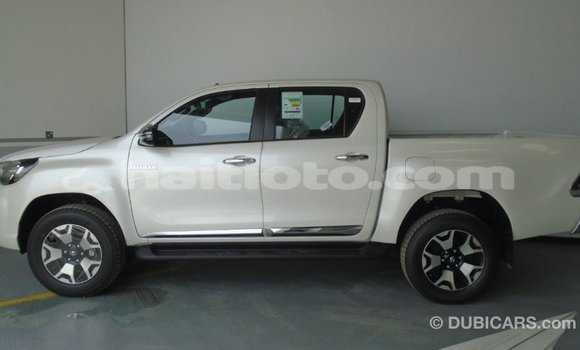 Acheter Import Voiture Toyota Hilux Blanc à Import - Dubai, Artibonite Acheter Import Voiture Toyota Hilux Blanc à Import - Dubai, Artibonite