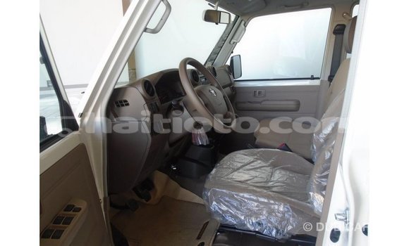 Acheter Import Voiture Toyota Land Cruiser Blanc à Import - Dubai, Artibonite Acheter Import Voiture Toyota Land Cruiser Blanc à Import - Dubai, Artibonite