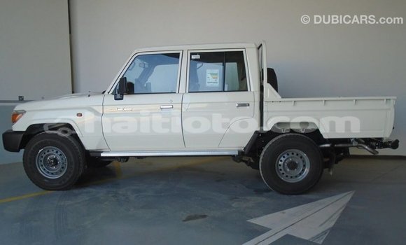 Acheter Import Voiture Toyota Land Cruiser Blanc à Import - Dubai, Artibonite Acheter Import Voiture Toyota Land Cruiser Blanc à Import - Dubai, Artibonite