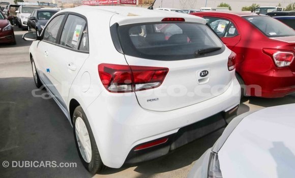 Acheter Import Voiture Kia Rio Blanc à Import - Dubai, Artibonite Acheter Import Voiture Kia Rio Blanc à Import - Dubai, Artibonite