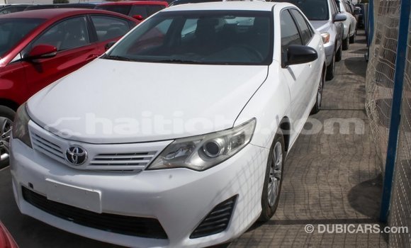 Acheter Import Voiture Toyota Camry Blanc à Import - Dubai, Artibonite Acheter Import Voiture Toyota Camry Blanc à Import - Dubai, Artibonite
