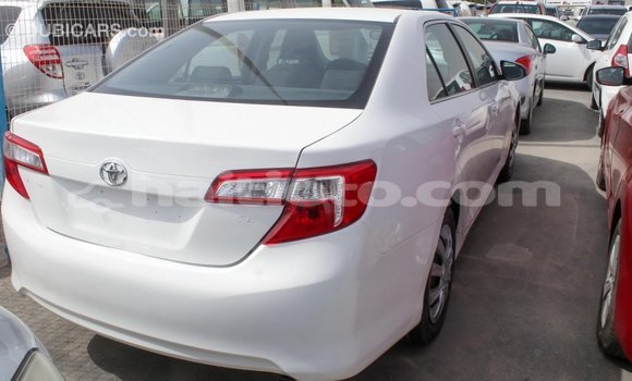 Acheter Import Voiture Toyota Camry Blanc à Import - Dubai, Artibonite Acheter Import Voiture Toyota Camry Blanc à Import - Dubai, Artibonite