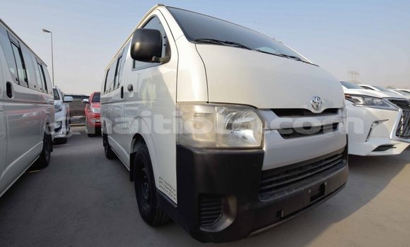 Acheter Import Voiture Toyota Hiace Blanc à Import - Dubai, Artibonite Acheter Import Voiture Toyota Hiace Blanc à Import - Dubai, Artibonite