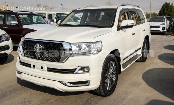 Acheter Import Voiture Toyota Land Cruiser Blanc à Import - Dubai, Artibonite Acheter Import Voiture Toyota Land Cruiser Blanc à Import - Dubai, Artibonite