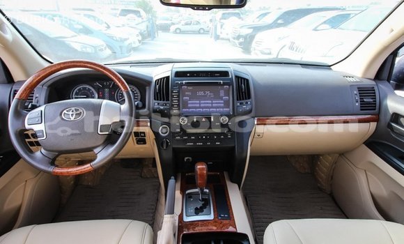 Acheter Import Voiture Toyota Land Cruiser Blanc à Import - Dubai, Artibonite Acheter Import Voiture Toyota Land Cruiser Blanc à Import - Dubai, Artibonite