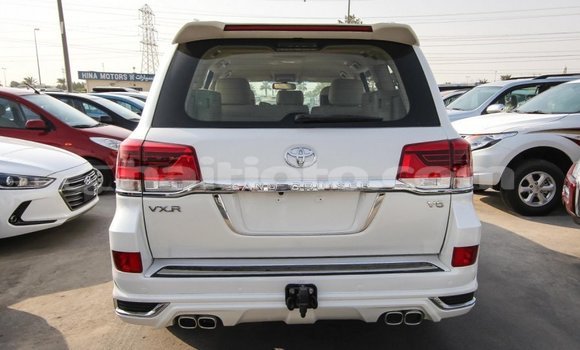 Acheter Import Voiture Toyota Land Cruiser Blanc à Import - Dubai, Artibonite Acheter Import Voiture Toyota Land Cruiser Blanc à Import - Dubai, Artibonite
