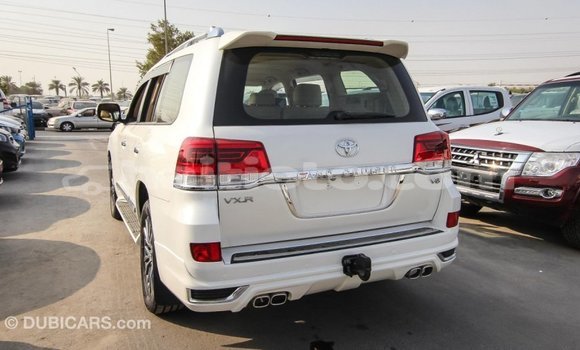 Acheter Import Voiture Toyota Land Cruiser Blanc à Import - Dubai, Artibonite Acheter Import Voiture Toyota Land Cruiser Blanc à Import - Dubai, Artibonite