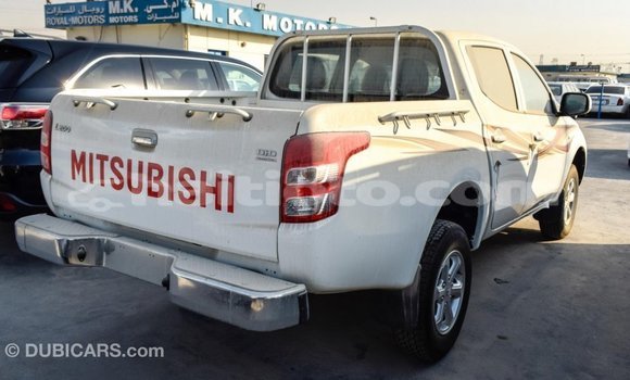 Acheter Import Voiture Mitsubishi L200 Blanc à Import - Dubai, Artibonite Acheter Import Voiture Mitsubishi L200 Blanc à Import - Dubai, Artibonite