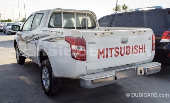 Acheter Import Voiture Mitsubishi L200 Blanc à Import - Dubai, Artibonite Acheter Import Voiture Mitsubishi L200 Blanc à Import - Dubai, Artibonite