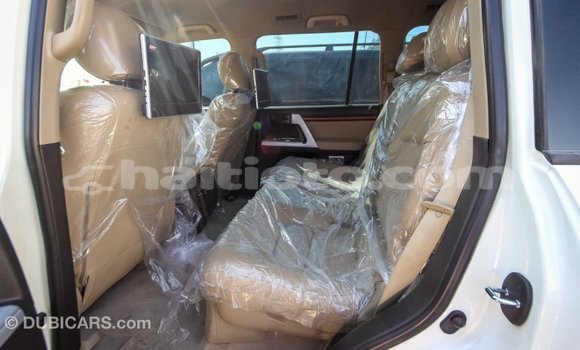 Acheter Import Voiture Toyota Land Cruiser Blanc à Import - Dubai, Artibonite Acheter Import Voiture Toyota Land Cruiser Blanc à Import - Dubai, Artibonite
