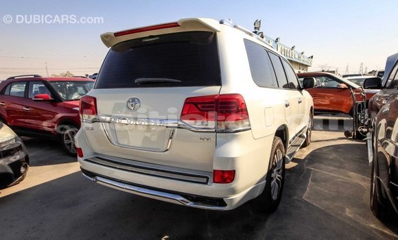 Acheter Import Voiture Toyota Land Cruiser Blanc à Import - Dubai, Artibonite Acheter Import Voiture Toyota Land Cruiser Blanc à Import - Dubai, Artibonite