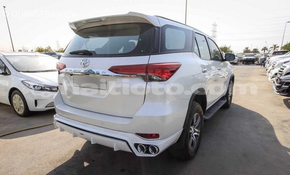 Acheter Import Voiture Toyota Fortuner Blanc à Import - Dubai, Artibonite Acheter Import Voiture Toyota Fortuner Blanc à Import - Dubai, Artibonite