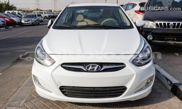 Acheter Import Voiture Hyundai Accent Blanc à Import - Dubai, Artibonite Acheter Import Voiture Hyundai Accent Blanc à Import - Dubai, Artibonite