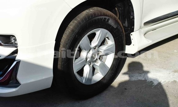Acheter Import Voiture Toyota Prado Blanc à Import - Dubai, Artibonite Acheter Import Voiture Toyota Prado Blanc à Import - Dubai, Artibonite
