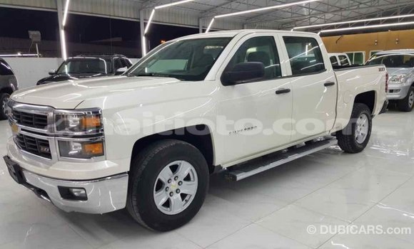 Acheter Import Voiture Chevrolet Silverado Blanc à Import - Dubai, Artibonite Acheter Import Voiture Chevrolet Silverado Blanc à Import - Dubai, Artibonite