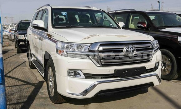 Acheter Import Voiture Toyota Land Cruiser Blanc à Import - Dubai, Artibonite Acheter Import Voiture Toyota Land Cruiser Blanc à Import - Dubai, Artibonite